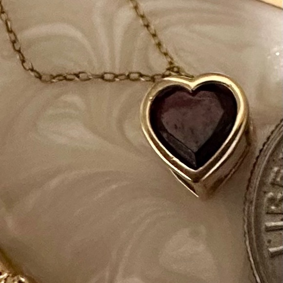 14k Solitaire Heart Natural Garnet pendant - Picture 5 of 7